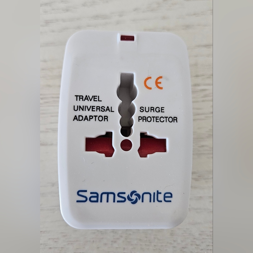 Samsonite Universal Power Adapter Converter Surge Protector Europe/US Plug